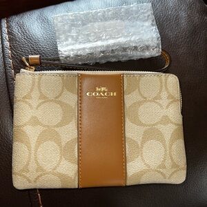 COPY - Coach Signature PVC Leather Corner Zip Wristlet Lt khaki/Lt Saddle NEW